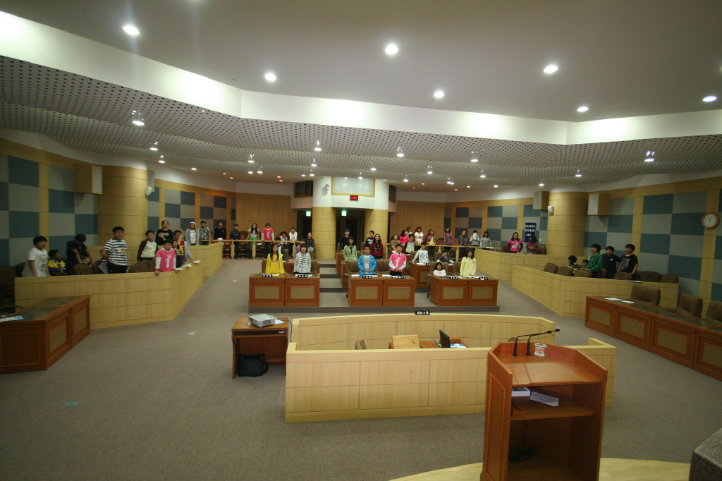 2010년도 우암초등학교(6학년1, 5반)청소년 의회교실(8) 이미지