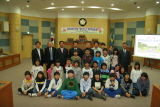 동항초등학교(6학년5반~7반)의회교실(기념촬영) 대표이미지